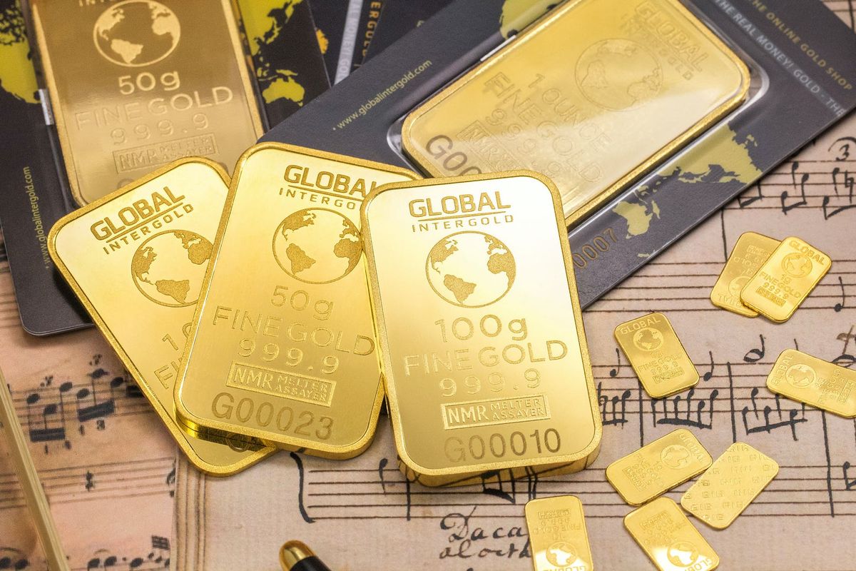 Beberapa faktor yang menjadi penyebab harga emas naik turun