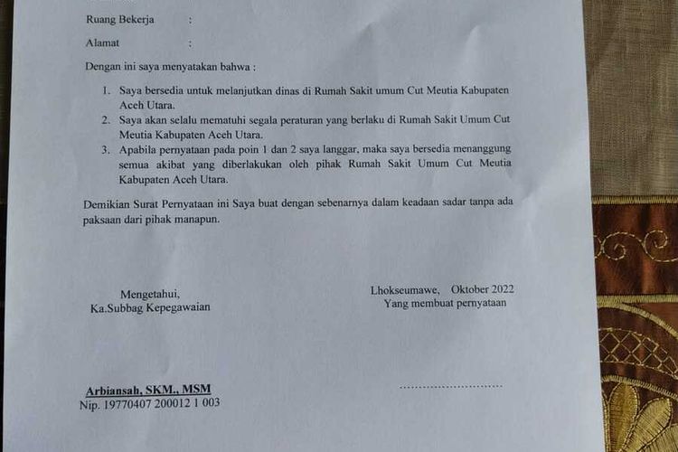Surat pernyataan untuk puluhan tenaga sukarela yang berdemonstrasi di Rumah Sakit Umum Cut Meutia (RSUCM) Aceh Utara, Provinsi Aceh, Selasa (11/10/2022)