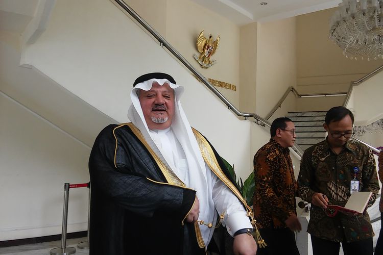 Duta Besar Arab Saudi untuk Indonesia Essam bin Abed Al-Thaqafi usai bertemu Wakil Presiden (Wapres) RI Maruf Amin di Kantor Wapres, Jalan Medan Merdeka Utara, Jakarta Pusat, Senin (27/1/2020).