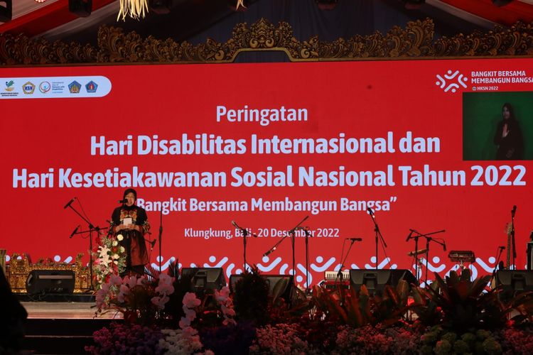 Mensos Risma saat peringatan HKSN dan HDI 2022 di Bali.