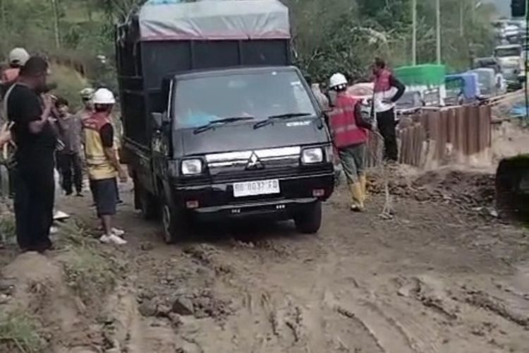 Jalan Ambles di Sipirok Sudah Bisa Dilintasi dengan Sistem Buka-Tutup