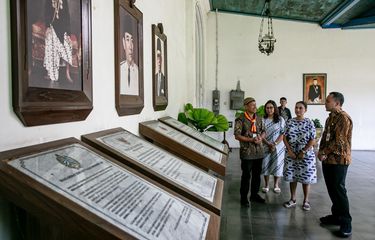 Prihatin dengan Koleksi Museum Keraton Solo, Wali Kota: Banyak Peninggalan  Perlu Sentuhan dan Perawatan