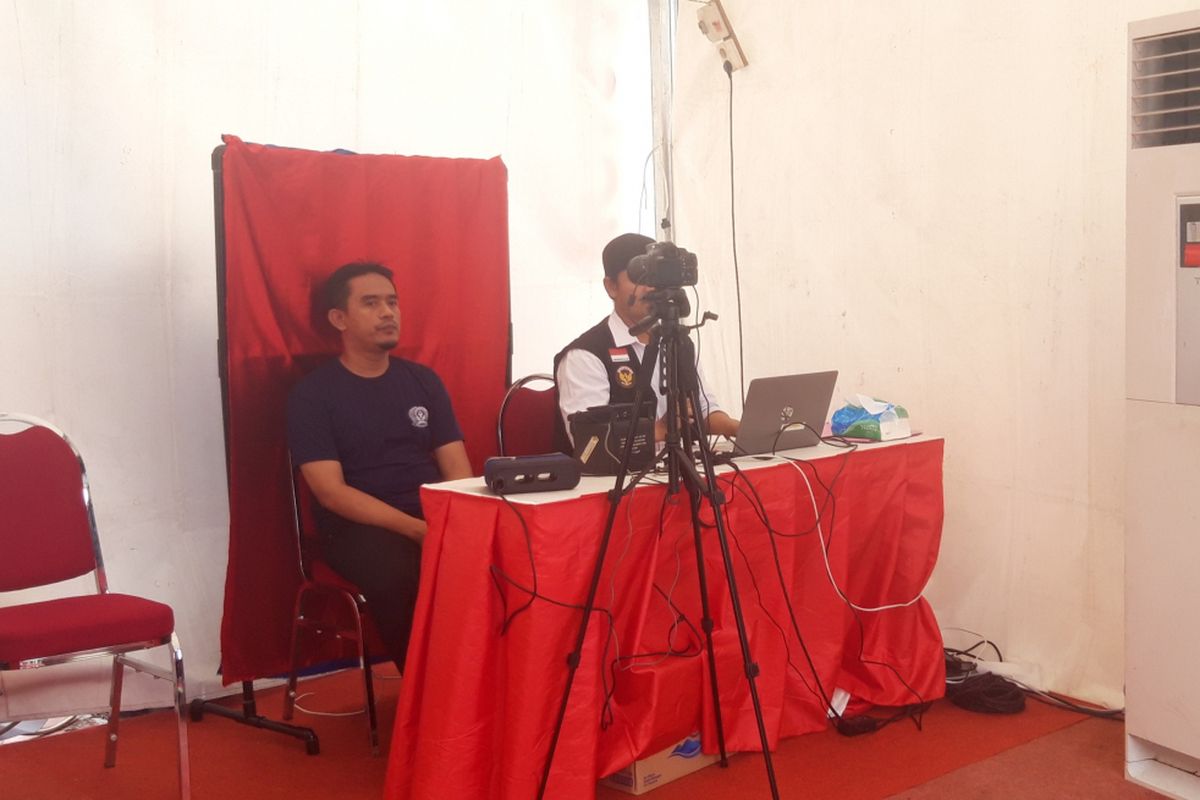 Napi Lapas Narkotika Kelas IIA Jakarta lakukan perekaman e-KTP, Kamis (17/1/2019)
