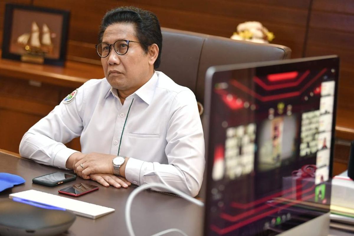 Menteri Desa, Pembangunan Daerah Tertinggal dan Transmigrasi (Menteri Desa PDTT) Abdul Halim Iskandar mengikuti Launching Core Values dan Employer Branding Aparatur Sipil Negara (ASN) secara virtual. Jakarta (27/7/2021)