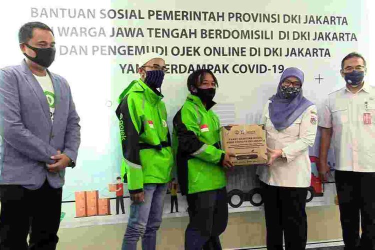 Pemprov DKI salurkan bansos untuk pengemudi ojol dan paguyuban warga Jawa Tengah, Rabu (20/5/2020)