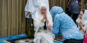 Puan Maharani usai melaksanakan Shalat Idul Adha 1447 H bersama pegawai DPR dan warga sekitar.di Masjid Baiturrahman Kompleks Parlemen, Senayan, Jakarta, Rabu (27/5/2026).