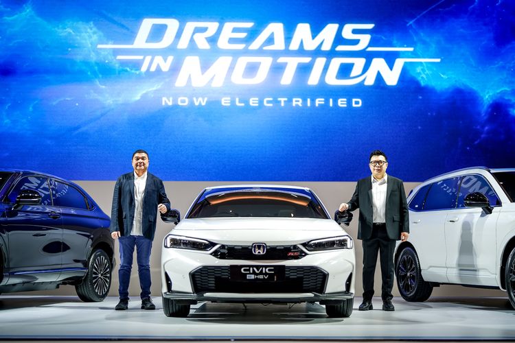 Honda pamerkan Civic hybrid ke publik untuk pertama kalinya pada IIMS Surabaya 2025