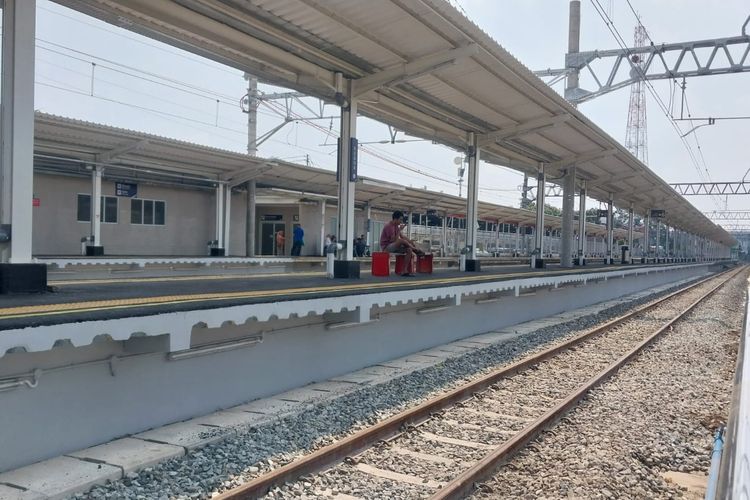 Pengguna KRL di Stasiun Bogor Minta KAI Tambah Bangku di Peron 6 sampai 8