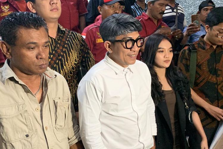 Musisi Rival Achmad atau akrab disapa Ipay undangan klarifikasi penyidik atas laporannya terhadap Ian Kasela hari ini, Jumat (15/9/2023) di Polda Metro Jaya.