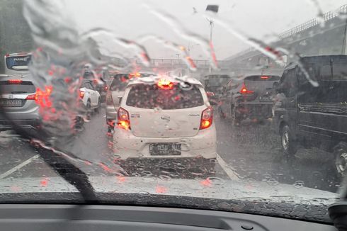 Jakarta Hujan Deras, Tol Dalam Kota Macet Jumat Pagi