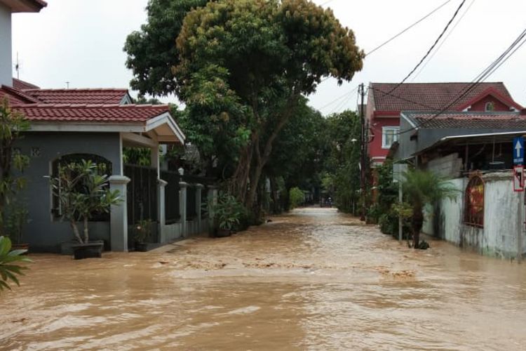 Sejumlah Perumahan di Desa Bojongkulur, Kecamatan Gunungputri dilanda banjir karena hujan deras sejak tadi malam 