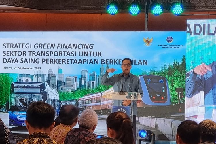 Menteri Perhubungan Budi Karya Sumadi saat membuka Seminar Nasional Strategi Green Financing Sektor Transportasi untuk Daya Saing Perkeretaapian Berkeadilan di Hotel Borobudur, Jakarta, Rabu (20/9/2023).