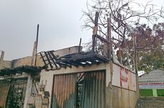 Diduga Maling Nekat Masuk Rumah Warga saat Toko Bangunan Terbakar di Kramatjati