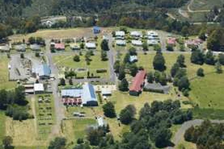 Pemandangan desa Tarraleah, Tasmania, Australia dilihat dari udara. Desa ini hendak dijual dengan harga Rp 132 miliar. Sejumlah calon pembeli dari China, Hongkong, Singapura, dan Australia sendiri telah menyatakan minat mereka.
