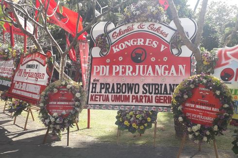 Papan Karangan Bunga dari Prabowo Mejeng di Lokasi Kongres PDI-P