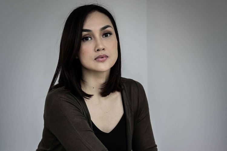 Sara Wijayanto berpose usai wawancara promo film Sabrina di Menara Kompas Gramedia , Palmerah Selatan, Jakarta, Rabu (09/5/2018). Film garapan rumah produksi Hitmaker Studios yang bergenre horor tersebut akan tayang pada 12 Juli 2018.