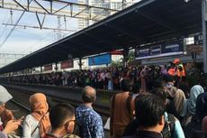 Imbas Pengoperasian DDT, Penumpang KRL Menumpuk di Stasiun Bekasi