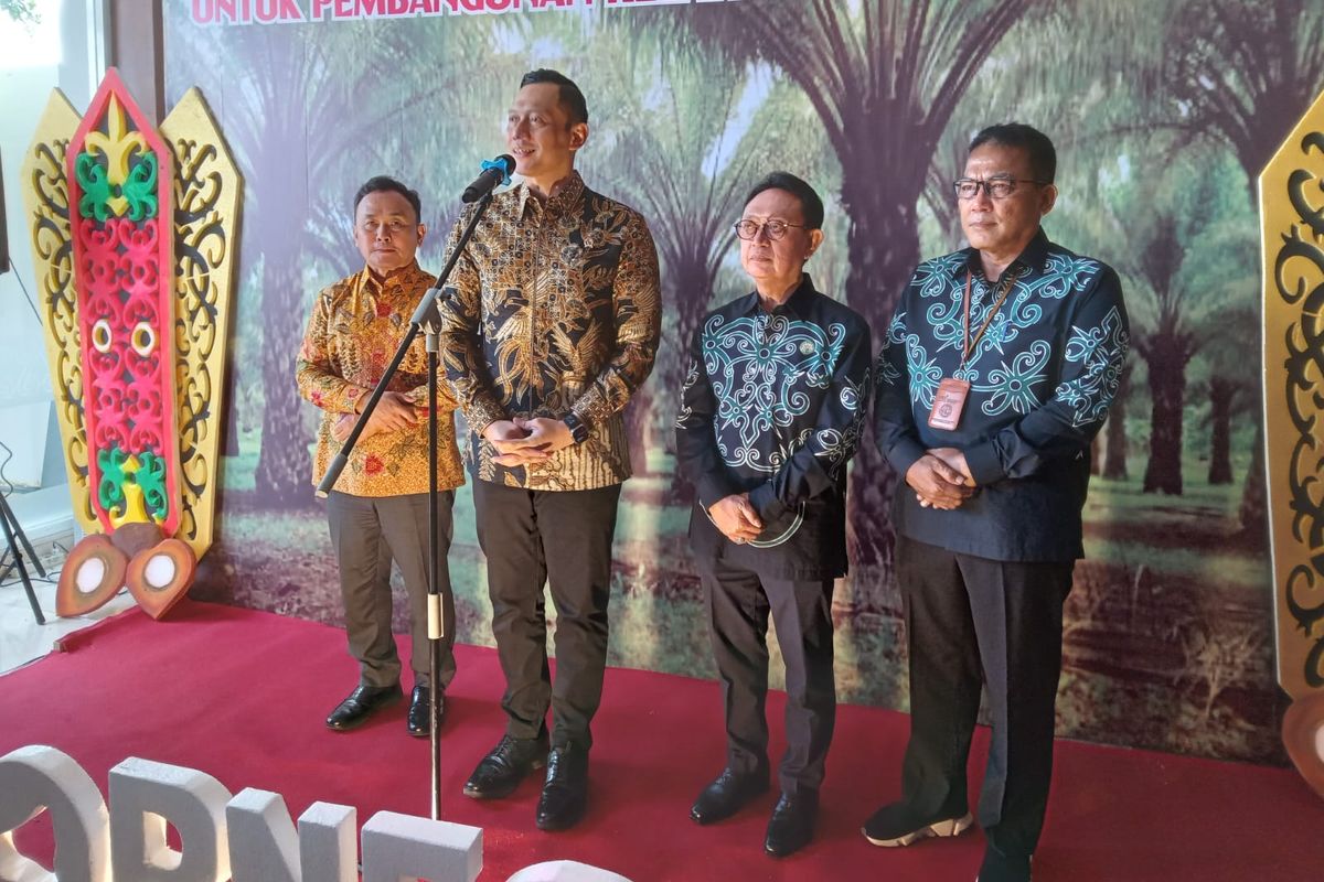 Menteri ATR/Kepala BPN Agus Harimurti Yudhoyono (AHY) dalam Borneo Forum 2024 di Swiss-Belhotel Danum Palangka Raya, Kalimantan Tengah, Jumat (28/6/2024).