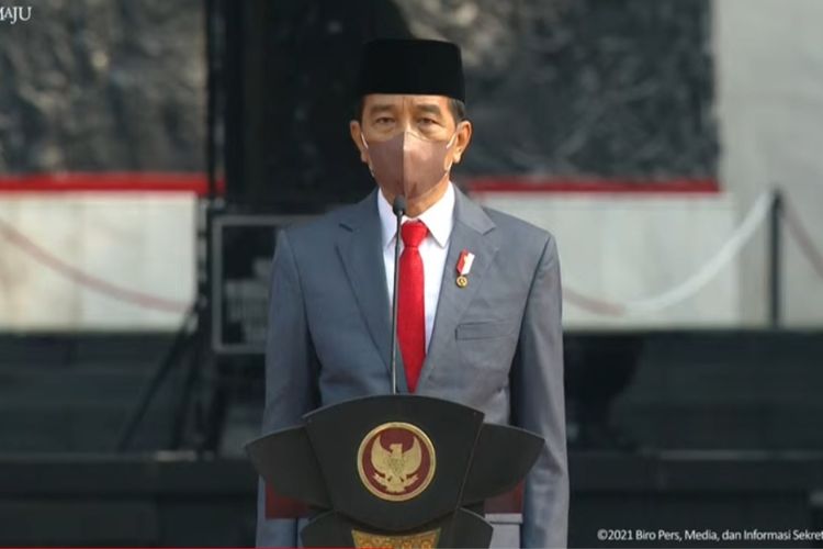 Presiden Joko Widodo bertindak sebagai inspektur upacara peringatan Hari Kesaktian Pancasila di Monumen Pancasila Sakti, Lubang Buaya, Jakarta, Jumat (1/10/2021).