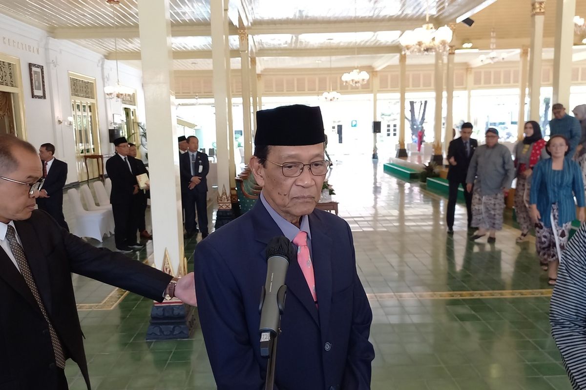 Sri Sultan saat ditemui setelah pelantikan dirut utama PT Taru Martani, Selasa (9/7/2024)