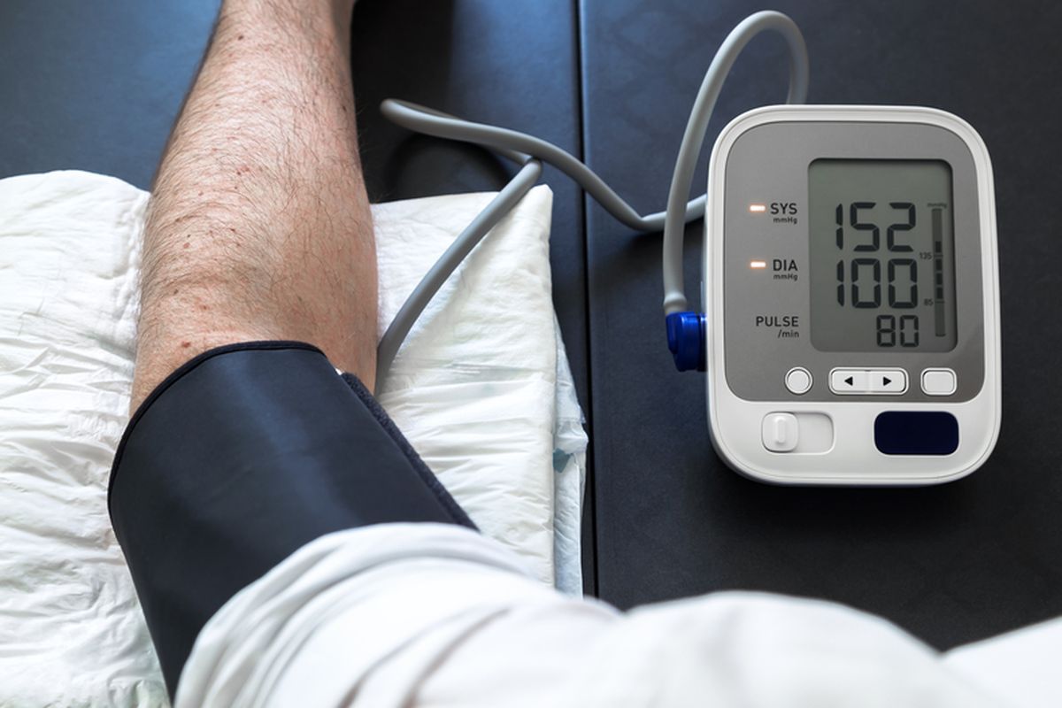 Memasuki usia 30 tahun penting untuk memeriksakan tekanan darah secara teratur untuk mencegah hipertensi atau tekanan darah tinggi.
