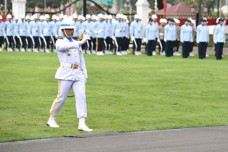 Kolonel Laut (P) Andike Sry Mutia, S. Sos yang bertindak selaku pemimpin ucara HUT ke-77 RI di Istana Merdeka, Rabu (17/8/2022).