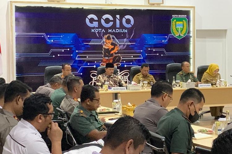 Kapolres Madiun Kota, AKBP Agus Dwi Suryanto menyampaikan pemaparan pengamanan tradisi suroan yang digelar beberapa perguruan pencak silat di Kota Madiun, Senin (10/7/2023).