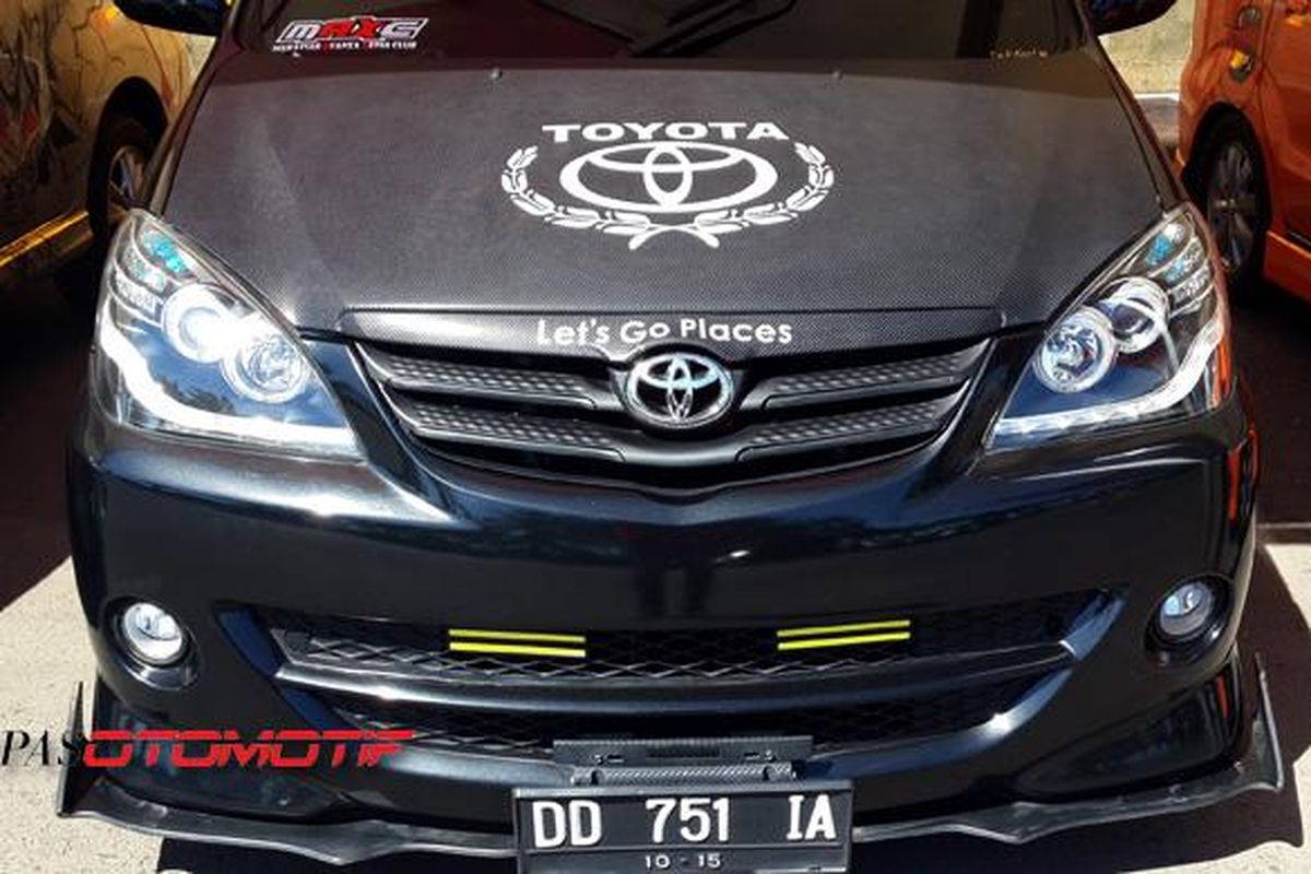 Toyota Avanza modifikasi di Makassar dalam Avanza Pop You Up 2015.