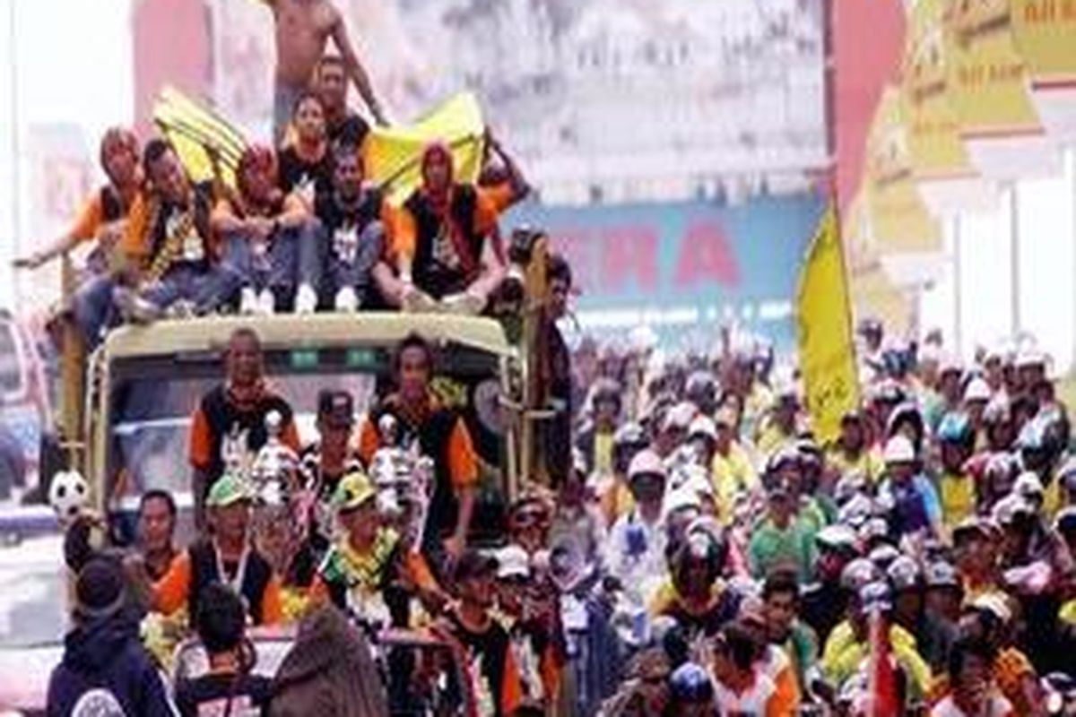 Sriwijaya FC saat merayakan gelar Copa Dji Sam Soe. Kini, mereka siap merayakan gelar Liga Indonesia.