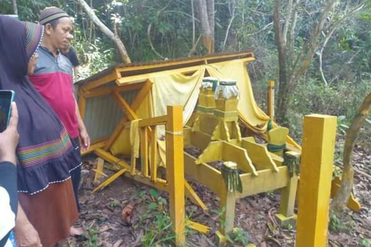 Makam I Fatimah Daeng Takontu di Tanjung Matoa, Pulau Temajo, Kecamatan Sungai Kunyit, Kabupaten Mempawah, Kalimantan Barat (Kalbar).