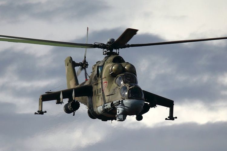 Helikopter Mi-24 buatan Rusia yang diduga ditembak jatuh militer Ukraina