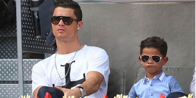 Cristiano Ronaldo dan anaknya, Cristiano Jr.