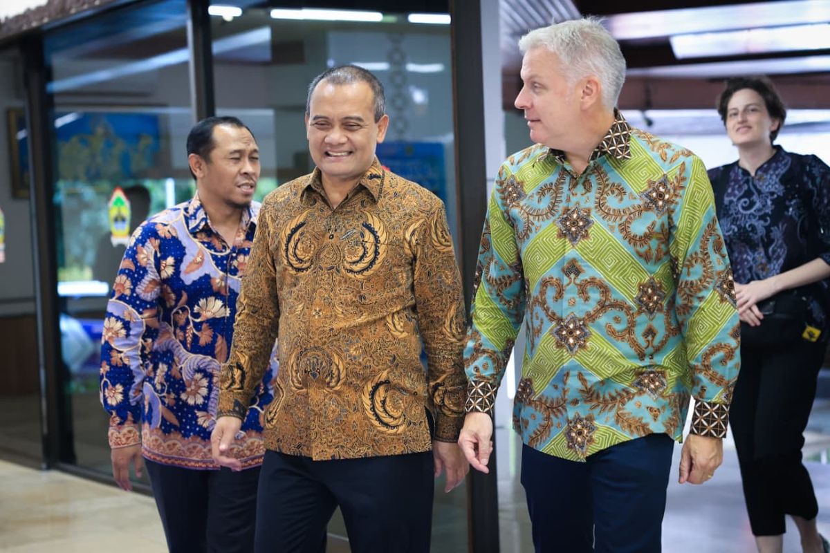 Gubernur Jateng Ahmad Luthfi bersama Dubes Kanada untuk Indonesia Jess Dutton.