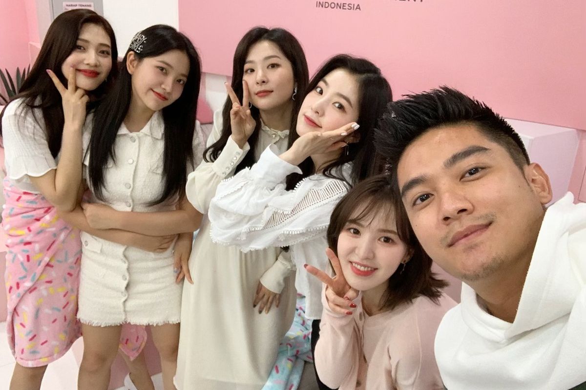 Boy William bekesempatan mewawancarai dan berfoto bersama Red Velvet di kantor SM Entertainment Indonesia di fX Sudirman, baru-baru ini.