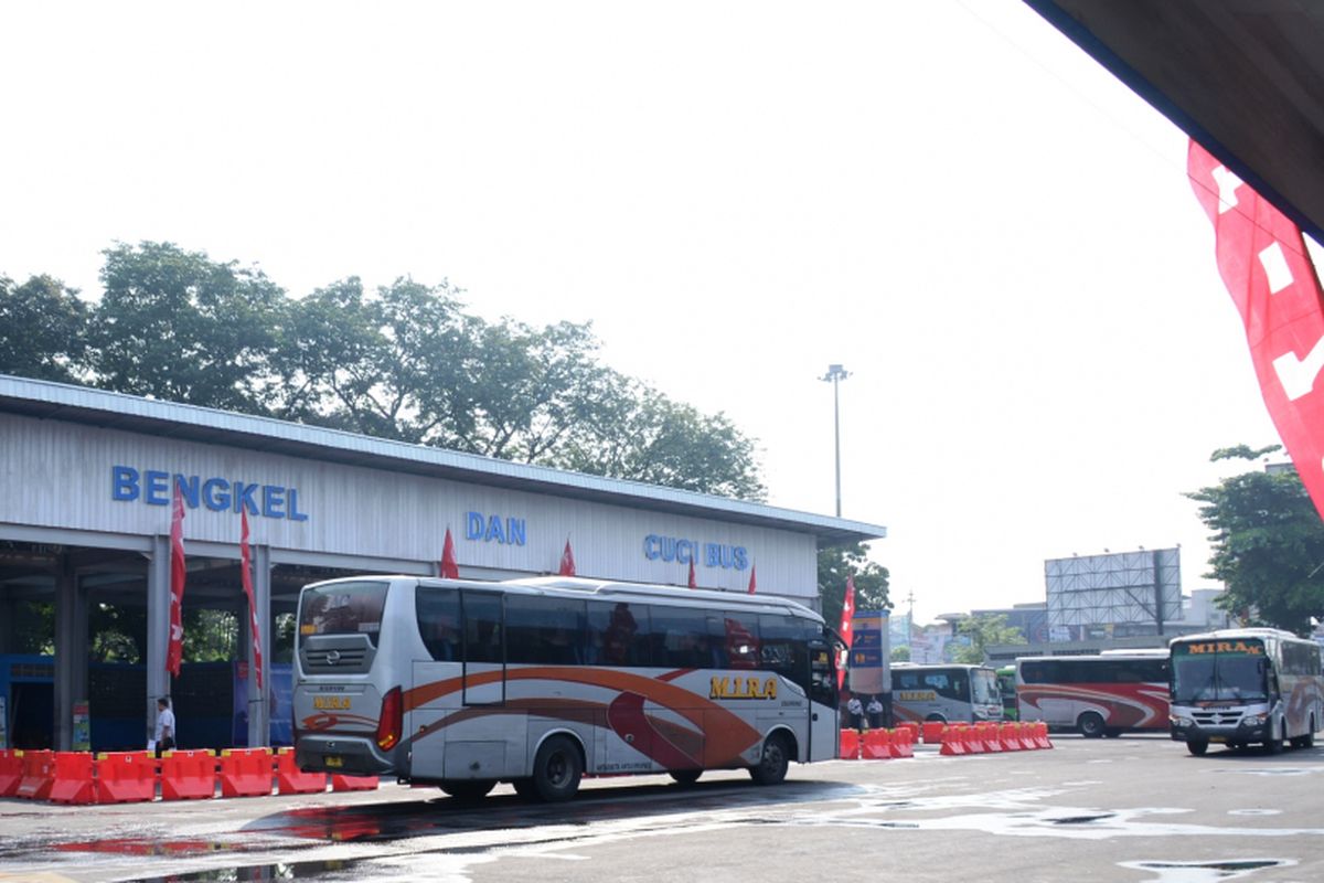 Salah satu posko mudik Hino di  Terminal Tirtonadi Surakarta.