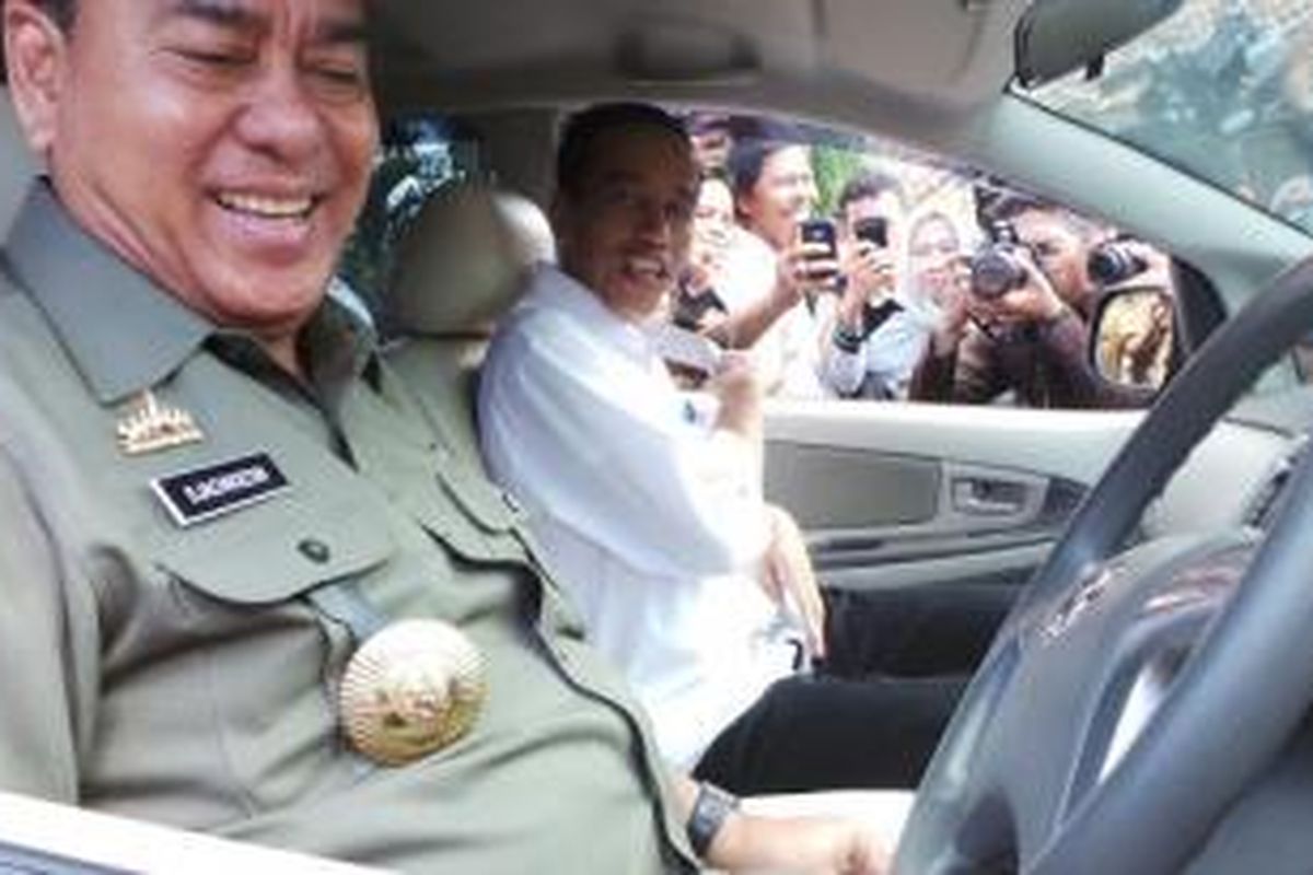 Gubernur Lampung Sjachroedin ZP menyopiri Gubernur DKI Jakarta Joko Widodo di Lampung, Rabu (24/4/2014).