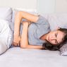 Posisi Tidur Terbaik untuk Redakan Kram Menstruasi