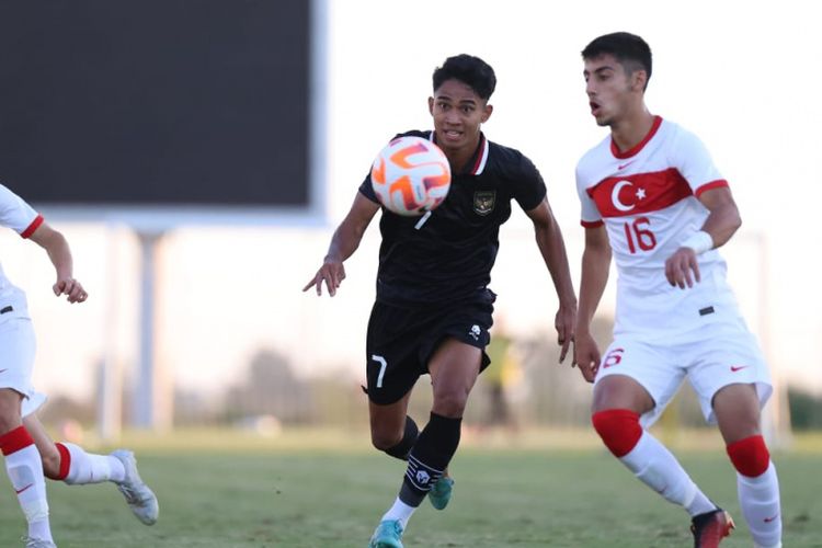Timnas 20 Indonesia saat melawan Turki U20 pada pertandingan uji coba di Manavgat Atatürk Stadyumu, Turki, Rabu (26/10/2022). Selanjutnya, timnas U20 Indonesia akan melakoni laga uji coba lainnya melawan Moldov untuk yang kedua kalinya pada Jumat (4/11/2022).
