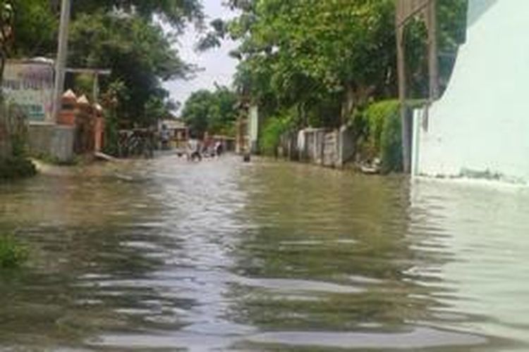 Banjir di Gading Sukoharjo, Kamis (23/4/2015). 