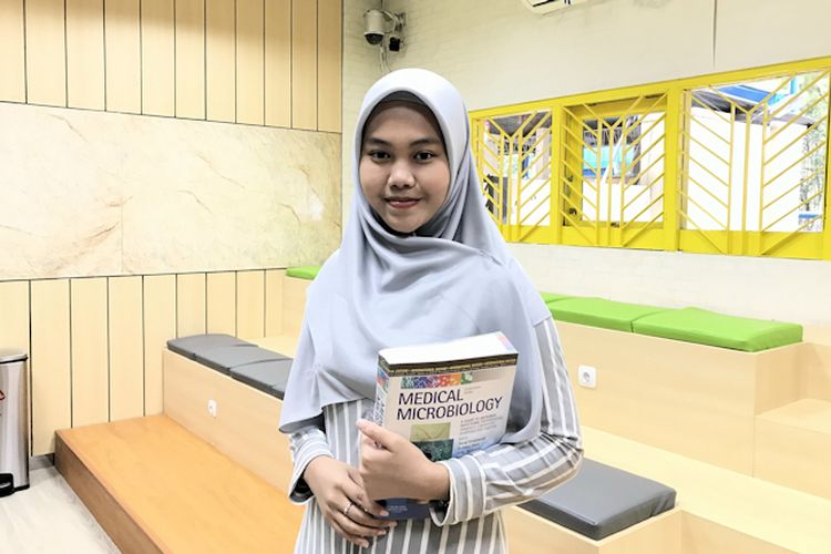 Salimah Syahidah berhasil mendapatkan beasiswa kuliah di Fakultas Kedokteran Universitas Islam Indonesia (FK UII) Yogyakarta.