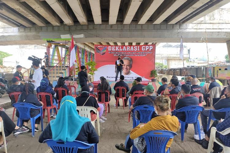 Suasana deklarasi kelompok masyarakat Ganjar Pranowo Presiden (GPP) di bantaran Kali Ciliwung, Kalibata, Jakarta Selatan, Rabu (10/11/2021).
