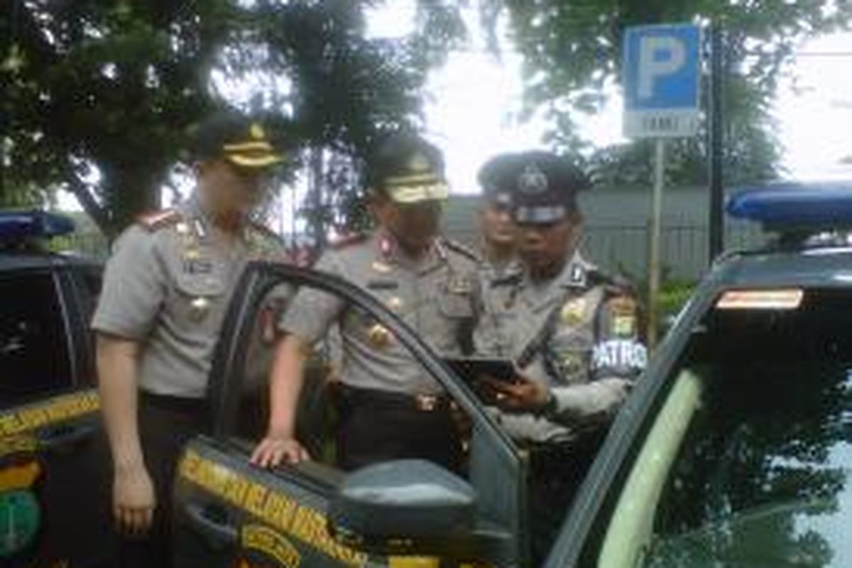  Sebanyak 51 mobil patroli berbasis teknologi android diresmikan Kapolda Metro Jaya Inspektur Jenderal Putut Eko Bayuseno di Gedung Astra International, Jalan Gaya Motor, Tanjung Priok, Jakarta Utara, Selasa (12/11/2013). 