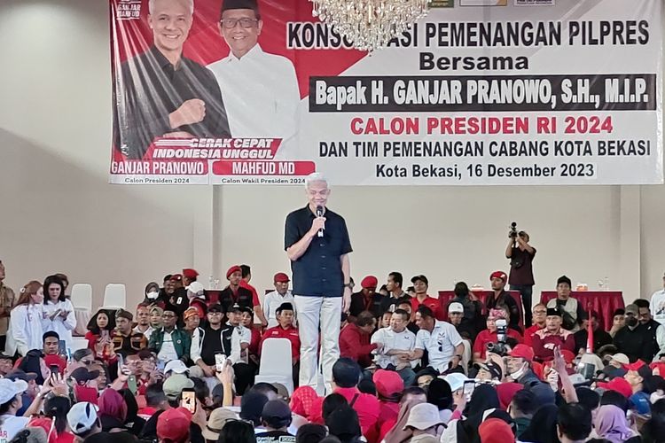 Calon presiden nomor urut 3 Ganjar Pranowo saat melakukan konsolidasi pemenangan Pilpres, di Kota Bekasi, Jawa Barat, Sabtu (16/12/2023) siang. 