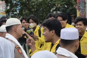 Pria Berjas Kuning yang Teriaki dan Tunjuk Polisi Saat Demo Ternyata Bukan Mahasiswa UI