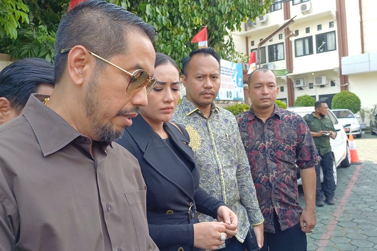 Shinta Bachir dan kuasa hukumnya, Sunan Kalijaga di PA Jakarta Timur, Selasa (8/8/2023).