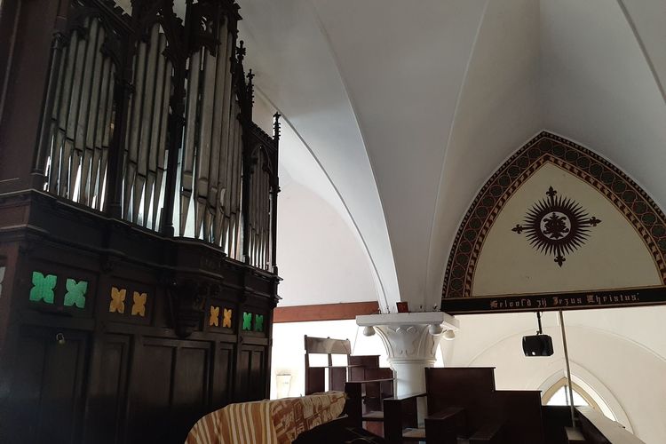 Orgel Pipa di Gereja Gedangan