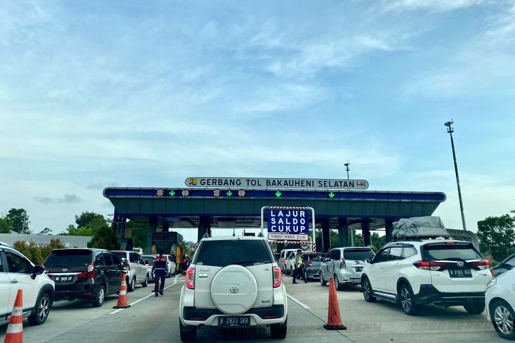 Volume kendaraan dari Sumatera ke Jawa via GT Bakauheni Selatan.