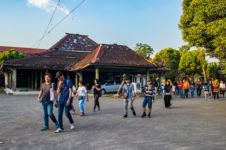 Peserta Jelajah Kawasan Ndalem Pangeran Bersama Soerakarta Walking Tour, Sabtu sore (25/05/2019).