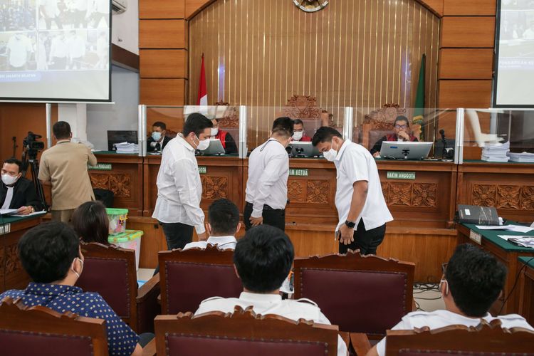 Saksi-saksi yang dihadirkan Jaksa Penuntut Umum dalam sidang kasus pembunuhan berencana terhadap Nofriansyah Yosua Hutabarat atau Brigadir J di Pengadilan Negeri (PN) Jakarta Selatan, Senin (21/11/2022). Pada sidang hari ini, Jaksa Penuntut Umum (JPU) menghadirkan 11 orang saksi untuk terdakwa Richard Eliezer atau Bharada E, Ricky Rizal dan Kuat Ma'ruf.