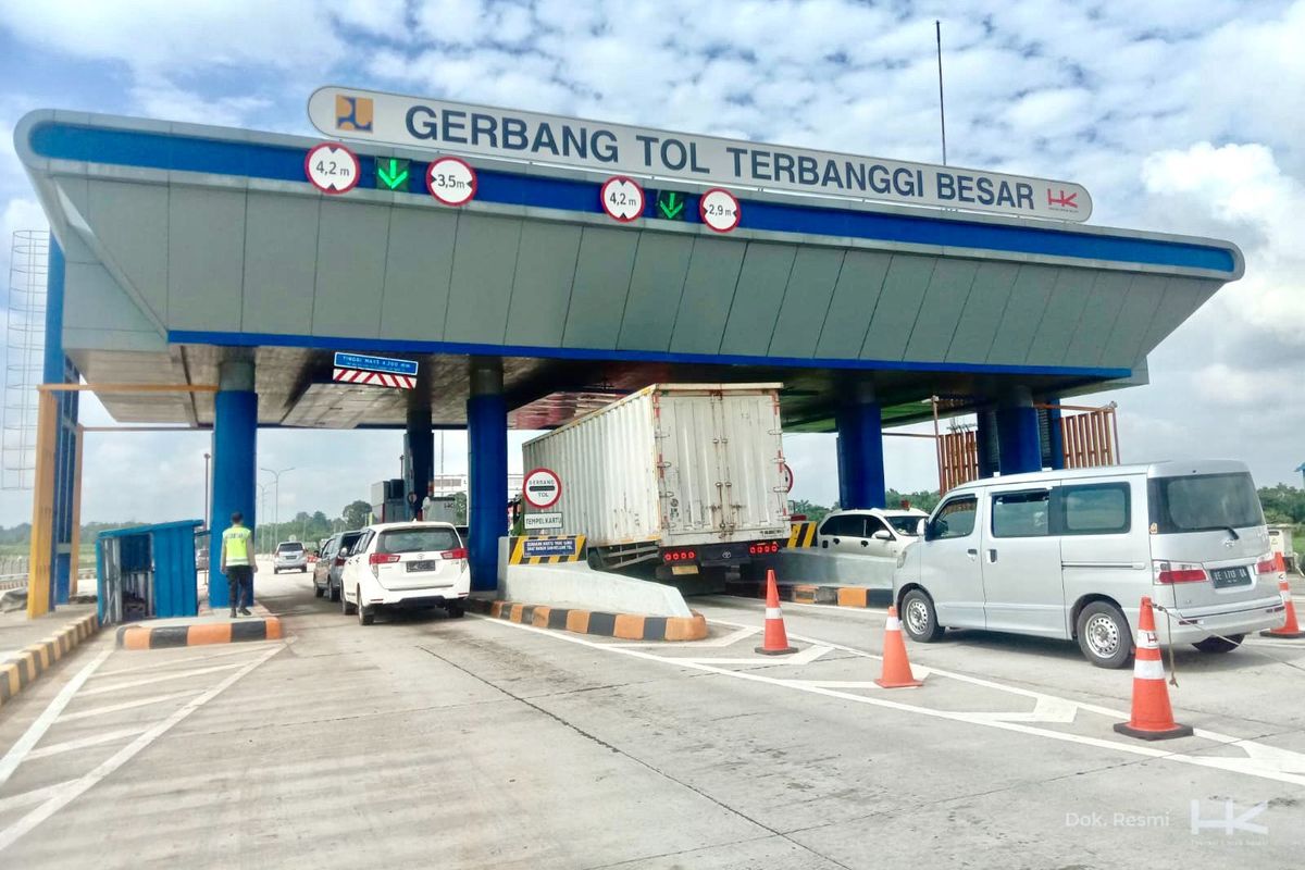 Gerbang Tol (GT) Bakauheni.